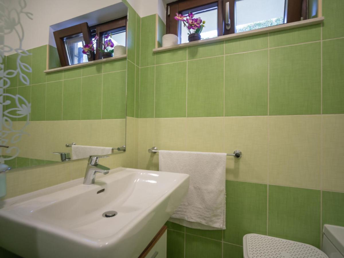 Apartment Damir By Interhome Laurana Esterno foto